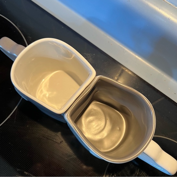 Kissing Coffee Mugs - Picture 4 of 5